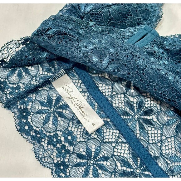 Marilyn Monroe Teal Green Lace Bralette Bra Size Small - Picture 3 of 3